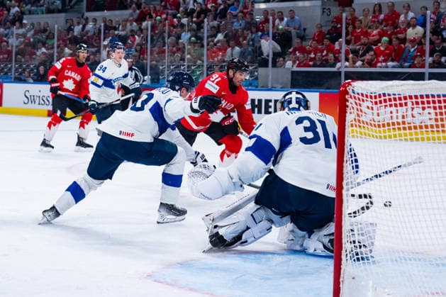 ZURICH, SWITZERLAND - MAY 30: John Tavares (Canada, 91) trying to score against Justus Annunen (Finland, 31) during the Half Finals - Match 62 between Canada and Finland at the IIHF Ice hockey, Eishockey World Championship, WM, Weltmeisterschaft 2026, Swiss Life Arena on May 30, 2026 in Zurich, Switzerland. Zurich Switzerland Copyright: xTimoxSteinx