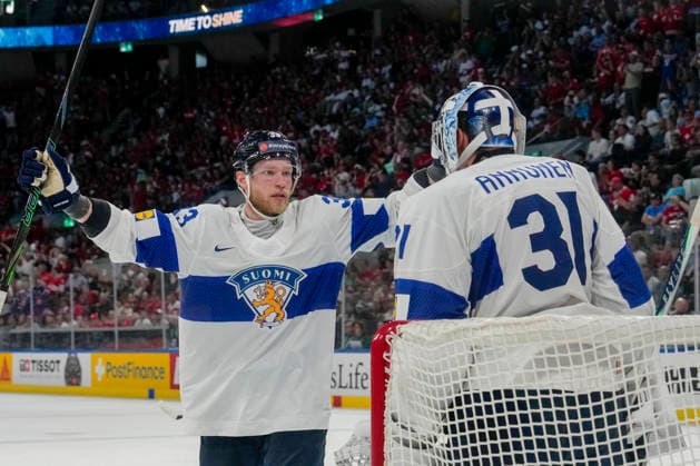 ZURICH, SWITZERLAND - MAY 30: Nikolas Matinpalo of Finland L) celebrates victory with goalkeeper Justus Annunen of Finland during the 2026 IIHF Ice hockey, Eishockey World Championship, WM, Weltmeisterschaft Switzerland game between Canada and Finland at Swiss Life Arena on May 30, 2026 in Zurich, Zurich. Zurich Swiss Life Arena Zurich Switzerland Copyright: xJustPictures.ch JarixPestelaccix jp-en-EuSpIm-JP6_JAR_Canada_Finland_30May2026_00238