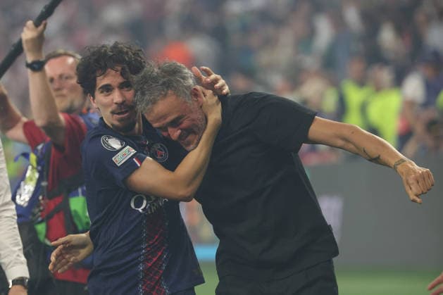 30.05.2026, xzstx, Fussball UEFA Champions League Finale 2026, Paris St. Germain - FC Arsenal London v.l. Vitinha (Paris, 17) Luis Enrique (Paris, Trainer) Jubel ueber den Sieg, Jubel nach Spielende (DFL DFB REGULATIONS PROHIBIT ANY USE OF PHOTOGRAPHS as IMAGE SEQUENCES and or QUASI-VIDEO) Budapest