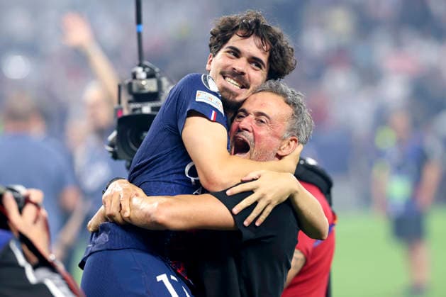 Paris Saint-Germain v Arsenal FC - UEFA Champions League Final 2026 Vitinha of Paris Saint-Germain and Luis Enrique, head coach of Paris Saint-Germain celebrate after winning the UEFA Champions League Final 2026 match between Paris Saint-Germain and Arsenal FC at Puskas Arena on May 30, 2026 in Budapest, Hungary. WARNING! This Photograph May Only Be Used For Newspaper And Or Magazine Editorial Purposes. May Not Be Used For Publications Involving 1 player, 1 Club Or 1 Competition Without Written Authorisation From Football DataCo Ltd. For Any Queries, Please Contact Football DataCo Ltd on +44 (0) 207 864 9121 Budapest Puskas Arena Hungary Hungary Copyright: xAllstarxPicturexLibraryxLtdx