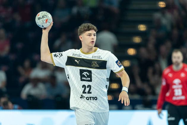 Rasmus Ankermann (THW Kiel) controls the ball during the handball semi-final of the the Winamax EHF Finals 2026 between Montpellier Handball and THW Kiel at Barclays Arena on May 30, 2026 in Hamburg, Germany. -