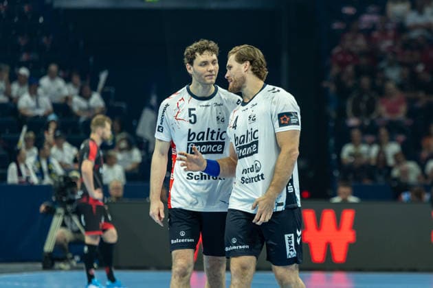 Niclas Kirkelokke (SG Flensburg-Handewitt) und Johannes Golla (SG Flensburg-Handewitt) speaks with during the handball semi-final of the the Winamax EHF Finals 2026 between MT Melsungen and SG Flensburg-Handewitt at Barclays Arena on May 30, 2026 in Hamburg, Germany. -