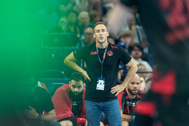 Trainer Roberto Garcia Parrondo (MT Melsungen) looks on during the handball semi-final of the the Winamax EHF Finals 2026 between MT Melsungen and SG Flensburg-Handewitt at Barclays Arena on May 30, 2026 in Hamburg, Germany. -