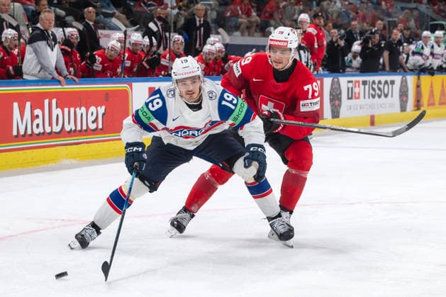 OSTREM SALSTEN Havard, NOR, re. Calvin Thürkauf, SUI, Schweiz - Norwegen, Halbfinal, Eishockey WM, Zürich 30.05.2026