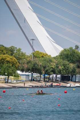 Seville, Spain. 30 May 2026. Rowers Yuen Shan Cheung and Wing Wun Leung (Hong Kong) crossing the finish line in first place with the Alamillo bridge in the background during the LW2x Lightweight Women’s Double Sculls Final A Race at the World Rowing Cup 1 2026 at CEAR La Cartuja. Copyright: xDavidxSarmientox xVWPicsx DSG-0862