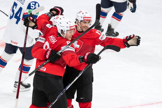 Simon Knak, re. Ken Jäger, SUI, Jubel, Schweiz - Norwegen, Halbfinal, Eishockey WM, Zürich 30.05.2026