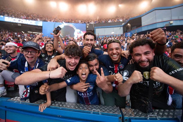 People enjoy after PSG won the LDC against Arsenal, Parc des Princes, Paris, France, on 30 may, 2026. 30 05 2026-Paris, FRANCE. LIONEL URMAN BESTIMAGE Paris France  Copyright: xLIONELxURMANxx xBESTIMAGExLIONELxURMANxx xBESTIMAGEx
