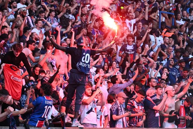 People enjoy after PSG won the LDC against Arsenal, Parc des Princes, Paris, France, on 30 may, 2026. 30 05 2026-Paris, FRANCE. LIONEL URMAN BESTIMAGE Paris France  Copyright: xLIONELxURMANxx xBESTIMAGExLIONELxURMANxx xBESTIMAGEx