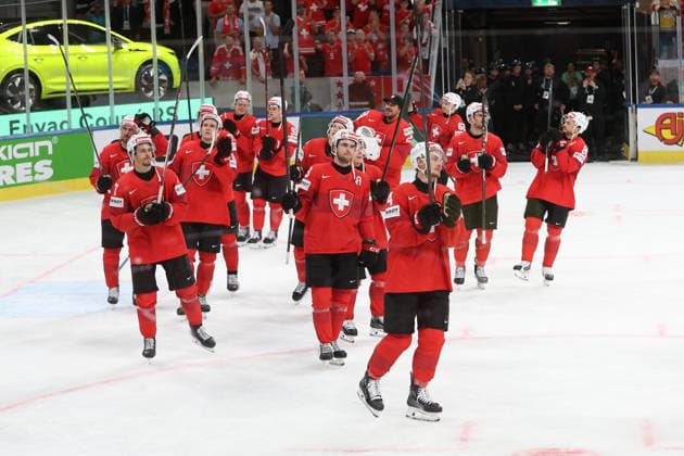30.05.2026 Swiss Life Arena Zuerich , SCHWEIZ, Herren Eishockey IIHF World Championship, WM, Weltmeisterschaft Zurich 2026 Halbfinal SUI - NOR Schlussjubel ua. mit Ken Jaeger, Nico Hischier und Dean Kukan (SUI)