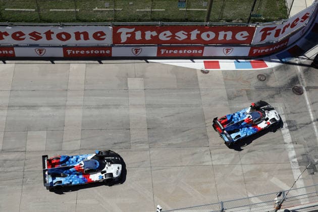 Phillipp Eng (AUT) Marco Wittmann (GER) BMW M Hybrid V8 25 vor Sheldon van der Linde (RSA) Dries Vanthoor (BEL) BMW M Hybrid V8 24 hintereinander im Rennen, BMW M Team WRT, GP Detroit, Michigan, USA, 30.05.2026, IMSA Rennserie