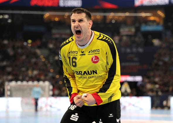 photo : Torhüter Nebojsa SIMIC ( Melsungen ) jubelt nach einer seiner erfolgreichen Abwehrparaden Handball Herren am Sa. 30.05.2026 Mens EHF European League , Final Four in Hamburg SG Flensburg - Melsungen, Halbfinale