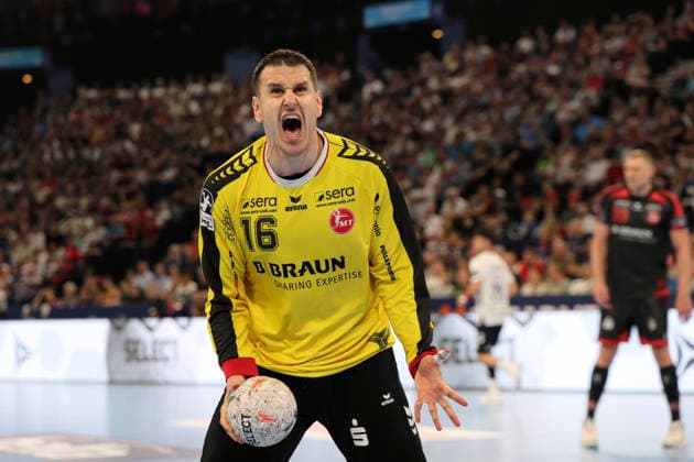 photo : Torhüter Nebojsa SIMIC ( Melsungen ) jubelt nach einer seiner erfolgreichen Abwehrparaden Handball Herren am Sa. 30.05.2026 Mens EHF European League , Final Four in Hamburg SG Flensburg - Melsungen, Halbfinale