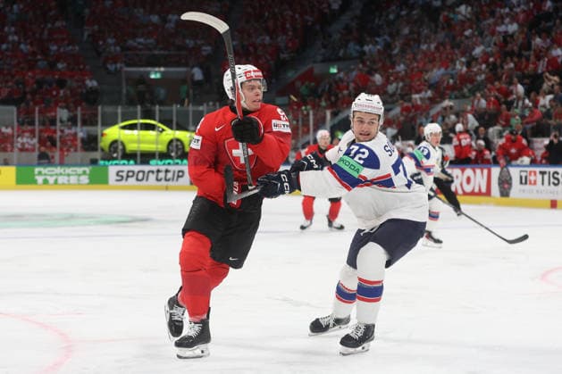 30.05.2026 Swiss Life Arena Zuerich , SCHWEIZ, Herren Eishockey IIHF World Championship, WM, Weltmeisterschaft Zurich 2026 Halbfinal SUI - NOR Attilio Biasca (SUI) gegen Stian Solberg (NOR)