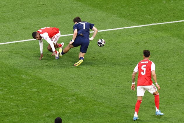 Arsenal v PSG 30 May 2026, Budapest - UEFA Champions League Final - Arsenal v Paris Saint-Germain - Cristhian Mosquera of Arsenal fouls Khvicha Kvaratskhelia of Paris Saint-Germain to give away a penalty - Photo: Jacques Feeney Offside. Budapest Hungary Copyright: xJacquesxFeeneyx xOffsidexOffside