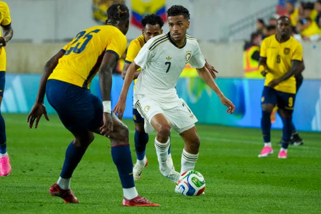 Jackson Porozo (L) of Ecuador vies for the ball with Musab Al-Juwayr of Arabia Saudí in a friendly match between Ecuador and Saudi Arabia ahead of the 2026 World Cup at Sports Illustrated stadium in New Jersey, United States, 30 May 2026. 2026 World Cup friendlies: Ecuador vs Saudi Arabia !ACHTUNG: NUR REDAKTIONELLE NUTZUNG!  Copyright: xÁngelxColmenaresx AME6971 20260531-55020453677_1