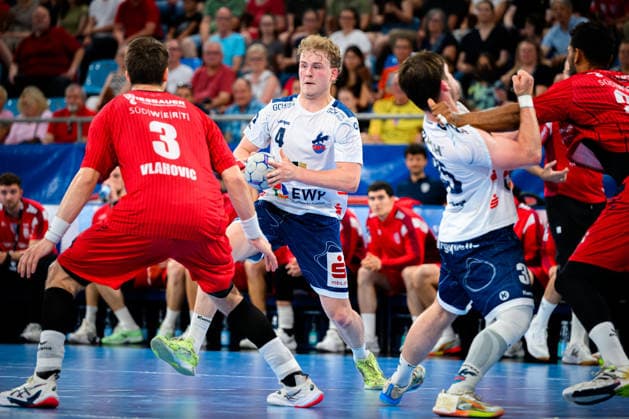 Bietigheim: HBL - 25 26 - SG BBM Bietigheim - VfL Potsdam v.li. Nikola Vlahovic (Bietigheim), William Reichardt (Potsdam) Bietigheim-Bissingen Egetrans Arena Baden-Württemberg Deutschland