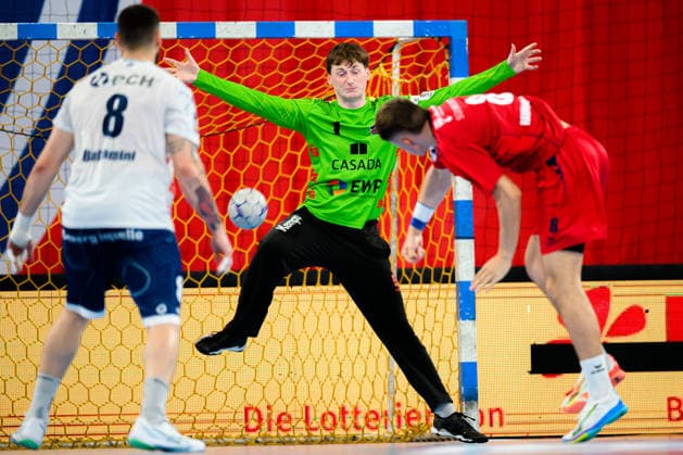 Bietigheim: HBL - 25 26 - SG BBM Bietigheim - VfL Potsdam Torhueter Frederik Höler Hoeler (Potsdam), Alen Hadzimuhamedovic (Bietigheim) Bietigheim-Bissingen Egetrans Arena Baden-Württemberg Deutschland