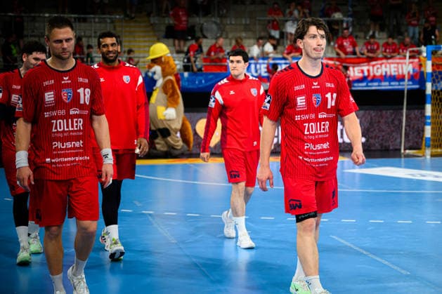 Bietigheim: HBL - 25 26 - SG BBM Bietigheim - VfL Potsdam Fabian Wiederstein (Bietigheim), Fynn Nicolaus (Bietigheim) unzufrieden enttäuscht enttaeuscht niedergeschlagen frustriert, Bietigheim-Bissingen Egetrans Arena Baden-Württemberg Deutschland