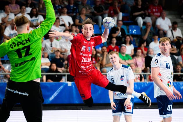 Bietigheim: HBL - 25 26 - SG BBM Bietigheim - VfL Potsdam v.li. Torhueter Maximilian Grundmann (Potsdam), Nico Bacani (Bietigheim) Bietigheim-Bissingen Egetrans Arena Baden-Württemberg Deutschland