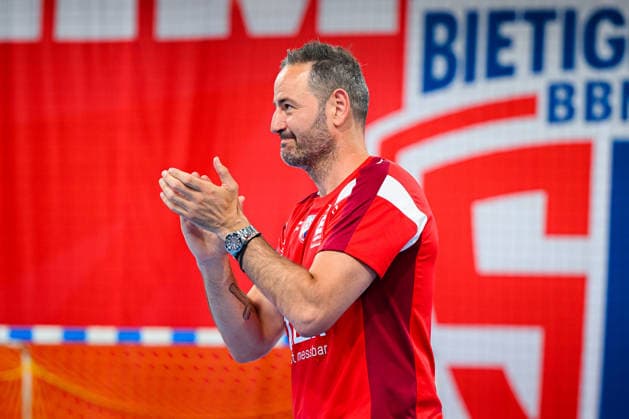 Bietigheim: HBL - 25 26 - SG BBM Bietigheim - VfL Potsdam Trainer Iker Romero (Bietigheim) Bietigheim-Bissingen Egetrans Arena Baden-Württemberg Deutschland