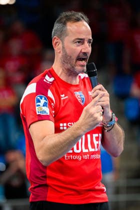 Bietigheim: HBL - 25 26 - SG BBM Bietigheim - VfL Potsdam Trainer Iker Romero (Bietigheim) Bietigheim-Bissingen Egetrans Arena Baden-Württemberg Deutschland