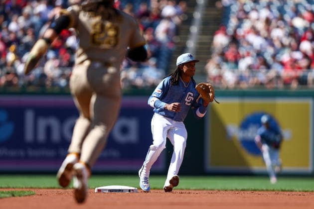 May 30, 2026, Washington D.C, District Of Columbia, United States: Washington, DC; Washington Nationals shortstop CJ Abrams (5) catches the ball at second base to start the double play during the Major League Baseball game between the Washington Nationals and the San Diego Padres at Nationals Park on Saturday, May 30, 2026. The Nationals beat the Padres 9-4. Washington D.C United States - ZUMAp258 20260530_znp_p258_060 Copyright: xStevexPrakopex