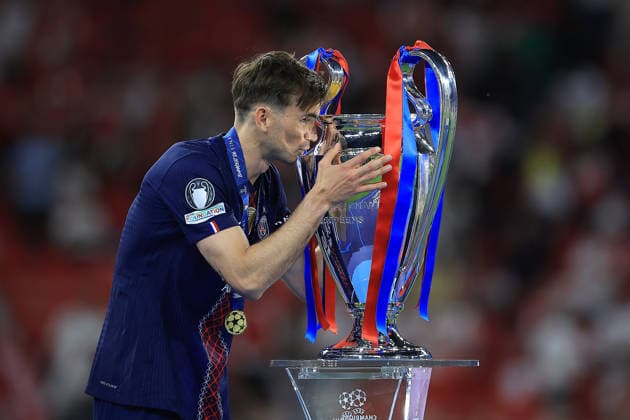 Paris Saint-Germain v Arsenal, Champions League, Final Paris Saint-Germain Midfielder Fabian Ruiz (8) Kisses The UEFA Champions League Trophy during the Champions League Final match between Paris Saint-Germain and Arsenal at Puskas Arena Park, Budapest, Hungary on 30 May 2026. Budapest Puskas Arena Park Hungary Editorial use only , Copyright: xChrisxFoxwellx PSI-24308-0103