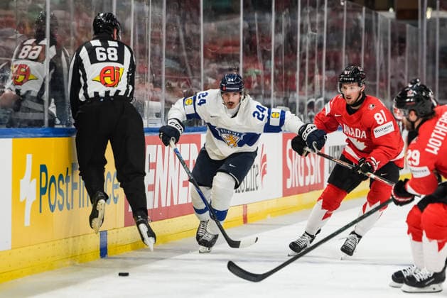 xxkeikkaxx 20260530 Swiss Life Arena, Zurich, Switzerland. IIHF Ice hockey, Eishockey World Championships Semifinal match Canada vs Finland Hannes Björninen (24) of Team Finland and Dylan Holloway (81) of Team Canada chase the loose puck. Photo by Pasi Suokko All Over Press  1.06241226