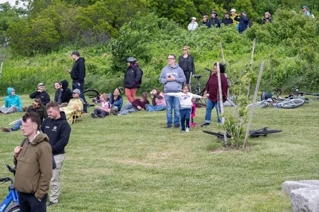 RECORD DATE NOT STATED 2026 Rolex SailGP Championship Mubadala New York Sail Grand Prix (NEW) 2026 Rolex SailGP Championship Mubadala New York Sail Grand Prix. May 30, 2026, New York, New York, USA: Spectators stand on a small hill on Governor& 39;s Island as they watch boats compete on Day 1 of the Mubadala New York Sail Grand Prix at New York Harbor on May 30, 2026 in New York City. (Credit: M10s TheNews2)(Foto: M10S Thenews2 imago images) SPO  Copyright: xM10sx