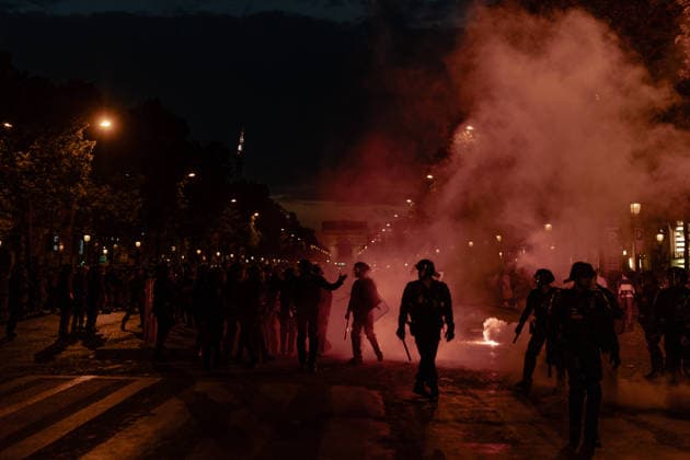 Paris, France, May 30, 2026 - CRS officers are being deployed as Paris Saint-Germain PSG fans are gathering near the Champs-Elysees following their team s victory over Arsenal in the Champions League final PSG, LIGUE DES CHAMPIONS  Copyright: xAlexisxSciardx  Copyright: xIMAGO AlexisxSciardx