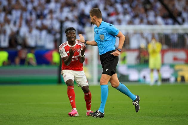 Paris Saint-Germain v Arsenal, Champions League, Final Arsenal Forward Buckeye Saka (7) reacts to Match Referee Daniel Siebert during the Champions League Final match between Paris Saint-Germain and Arsenal at Puskas Arena Park, Budapest, Hungary on 30 May 2026. Budapest Puskas Arena Park Hungary Editorial use only , Copyright: xChrisxFoxwellx PSI-24308-0372