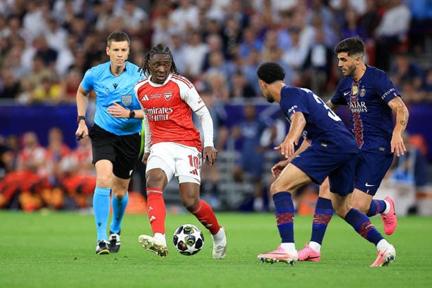 Paris Saint-Germain v Arsenal, Champions League, Final Arsenal Midfielder Eberechi Eze (10) play™s the ball forward during the Champions League Final match between Paris Saint-Germain and Arsenal at Puskas Arena Park, Budapest, Hungary on 30 May 2026. Budapest Puskas Arena Park Hungary Editorial use only , Copyright: xChrisxFoxwellx PSI-24308-0313