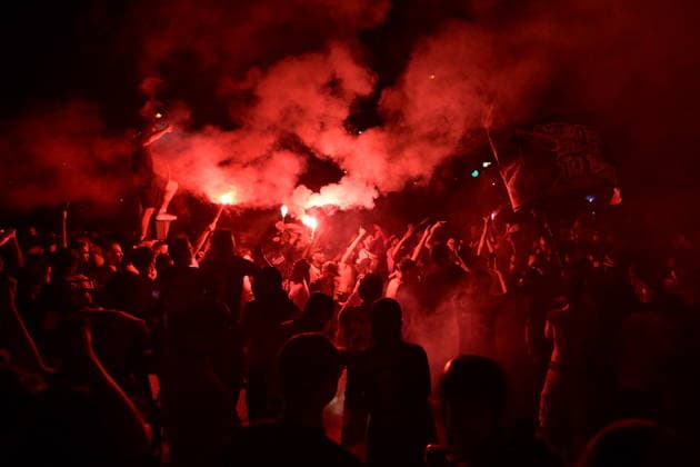 PSG fans clash with police in Paris during UEFA Champions League victory celebrations PARIS, FRANCE - MAY 30: Paris Saint-Germain (PSG) supporters clash with police during celebrations following the team s UEFA Champions League victory in Paris, France on May 30, 2026. While thousands gathered to mark the win, groups of fans engaged in unrest, leading to property damage, fires, and clashes with law enforcement. Mohamad Salaheldin Abdelg Alsayed Anadolu Paris France. Editorial use only. Please get in touch for any other usage.  Copyright: x2026xAnadoluxMohamadxSalaheldinxAbdelgxAlsayedx