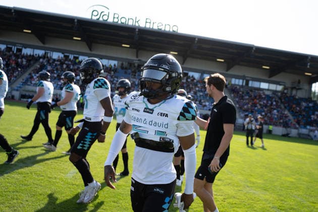 30.05.2026, xhfmx, American Football EFA European Football Alliance, Frankfurt Galaxy - Munich Ravens Einlauf Munich Ravens, Bijon Harris (Munich Ravens, 21) (DFL DFB REGULATIONS PROHIBIT ANY USE OF PHOTOGRAPHS as IMAGE SEQUENCES and or QUASI-VIDEO) Frankfurt am Main