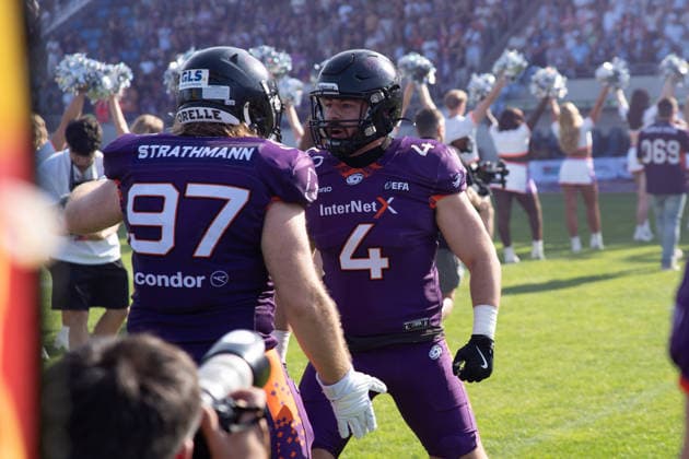 30.05.2026, xhfmx, American Football EFA European Football Alliance, Frankfurt Galaxy - Munich Ravens v.l. Einlauf Frankfurt Galaxy Leander Strathmann (Frankfurt Galaxy, 97). Toby Naylor (Frankfurt Galaxy, 4) (DFL DFB REGULATIONS PROHIBIT ANY USE OF PHOTOGRAPHS as IMAGE SEQUENCES and or QUASI-VIDEO) Frankfurt am Main