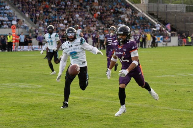 30.05.2026, xhfmx, American Football EFA European Football Alliance, Frankfurt Galaxy - Munich Ravens v.l. Christoph Nitzlnader (Munich Ravens, 2). Ahsan Moore (Frankfurt Galaxy, 14) (DFL DFB REGULATIONS PROHIBIT ANY USE OF PHOTOGRAPHS as IMAGE SEQUENCES and or QUASI-VIDEO) Frankfurt am Main