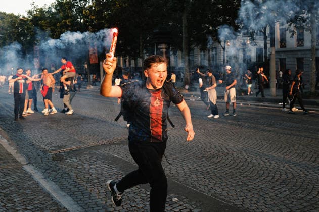 Celebrations And Clashes Following PSG s Victory On The Champs-ElysÃ es PSG supporters celebrate their team s win in the UEFA Champions League final between Paris Saint-Germain (PSG) and Arsenal FC, played in Budapest, on the Champs-Elysees avenue in Paris, France, on May 30, 2026. Paris France  Copyright: xJeromexGillesx originalFilename:chobeaux-notitle260531_npDIS.jpg
