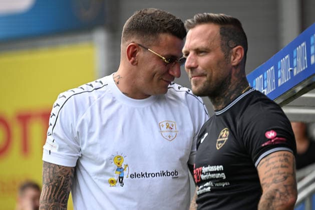 30.05.2026, xsvx, Fussball Langholz Cup 2026, v.l. Rapper Musiker Kontra K Rapper Musiker Gzuz 187 Strassenbande Kristoffer Jonas Klauß Klauss Wiesbaden