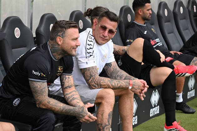 30.05.2026, xsvx, Fussball Langholz Cup 2026, v.l. Rapper Musiker Kontra K Rapper Musiker Gzuz 187 Strassenbande Kristoffer Jonas Klauß Klauss Wiesbaden