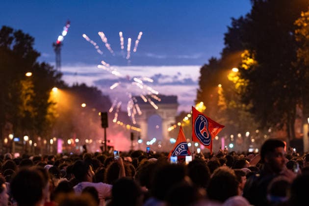Celebrations And Clashes Following PSG s Victory On The Champs-ElysÃ es PSG supporters celebrate their team s win in the UEFA Champions League final between Paris Saint-Germain (PSG) and Arsenal FC, played in Budapest, on the Champs-Elysees avenue in Paris, France, on May 30, 2026. Paris France  Copyright: xJeromexGillesx originalFilename:chobeaux-notitle260531_np1M8.jpg