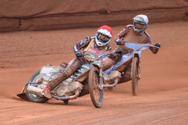 Speedway GP Qualifying Round 3 Kai Huckenbeck of Germany in red leads Adam Ellis of Great Britain in white during the Speedway GP Qualifying Round 3 at Allied Ashfield Stadium in Glasgow, United Kingdom, on May 30, 2026. Scunthorpe Lincolnshire United Kingdom  Copyright: xMIxNewsx originalFilename:fletcher-speedway260530_npKY0.jpg