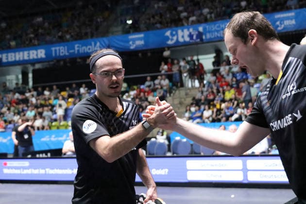 v.li. Leo de Nodrest (TTC Schwalbe Bergneustadt) freut sich mit Chef Trainer, Frederik Duda (TTC Schwalbe Bergneustadt) GER Frankfurt TTBL Liebherr Finale Four TTC Schwalbe Bergneustadt vs. Borussia Düsseldorf, Tischtennis Suewag Energie Arena 30.05.2026. GER Frankfurt TTBL Liebherr Finale Four Tischtennis Suewag Energie Arena Deutsche Meiterschaft 30.05.2026. Frankfurt Copyright: xEibner-Pressefoto JoergxHirschx EP_JHH