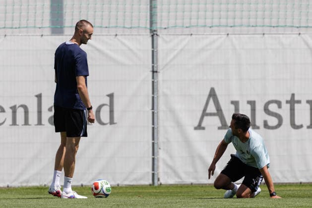 SOCCER - AUT vs TUN, test match VIENNA,AUSTRIA,31.MAY.26 - SOCCER - OEFB international test match, Austria vs Tunisia, preview, training team AUT. Image shows Sasa Kalajdzic and assistant coach Stefan Oesen (AUT).  GEPAxpictures xArminxRauthner