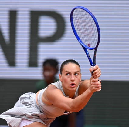 2026 French Open, Roland-Garros - Day 8 PARIS, FRANCE - MAY 31: Marta Kostyuk of Ukraine in action against Iga Swiatek of Poland during their Women s Singles fourth round match on Day Eight of the 2026 French Open tennis tournament at the Roland-Garros Complex in Paris on May 31, 2026. Mustafa Yalcin Anadolu Paris France. Editorial use only. Please get in touch for any other usage.  Copyright: x2026xAnadoluxMustafaxYalcinx