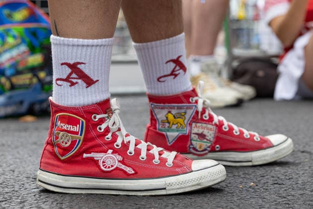 Arsenal Premier League Title Parade, Highbury & Islington, London, UK - 31 May 2026 Arsenal fan™s shoes as fans gather ahead of the Arsenal parade for winning the Premier League Trophy London Highbury & Islington GBR, UK NEWSPAPERS OUT Copyright: xEllixBirchx