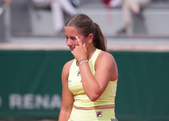 Ida Wobker (GER), Maedchen Einzel, Girls Singles, Ida Wobker (GER) reagiert veraergert, Aerger, enttaeuscht, Enttaeuschung, Emotion Tennis - French Open 2026 - Roland Garros - Paris - - France - 31 May 2026. Copyright: xJuergenxHasenkopfx