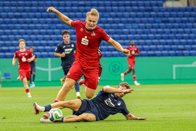 31.05.2026, xhettx, Fussball DM A-Junioren , TSG 1899 Hoffenheim - 1. FC Köln v.l. Fynn Schenten (1 FC Köln U19, 9) verliert den Ball an Emil Kramer (TSG Hoffenheim U19, 21) (DFL DFB REGULATIONS PROHIBIT ANY USE OF PHOTOGRAPHS as IMAGE SEQUENCES and or QUASI-VIDEO)