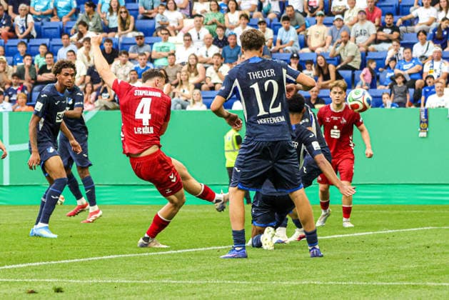 31.05.2026, xhettx, Fussball DM A-Junioren , TSG 1899 Hoffenheim - 1. FC Köln v.l. Luis Magnus Stapelmann (1 FC Köln U19, 4) mit einem Schuss aus 5m über das Tor (DFL DFB REGULATIONS PROHIBIT ANY USE OF PHOTOGRAPHS as IMAGE SEQUENCES and or QUASI-VIDEO)