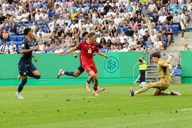 31.05.2026, xhettx, Fussball DM A-Junioren , TSG 1899 Hoffenheim - 1. FC Köln v.l. Nico Biedermann (TSG Hoffenheim U19, 1) mit einer klasse Parade (DFL DFB REGULATIONS PROHIBIT ANY USE OF PHOTOGRAPHS as IMAGE SEQUENCES and or QUASI-VIDEO)