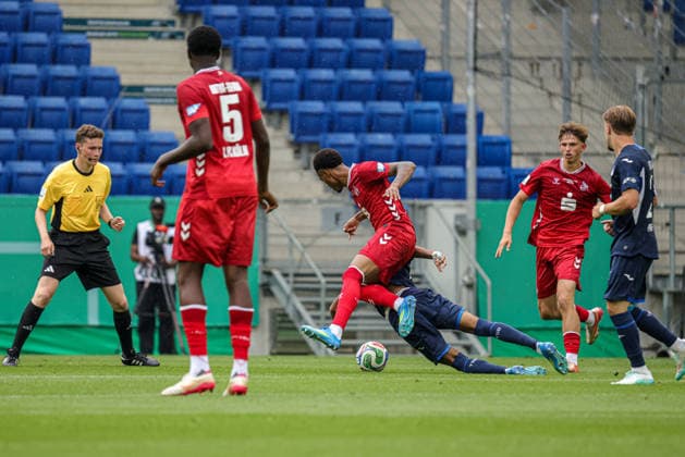 31.05.2026, xhettx, Fussball DM A-Junioren , TSG 1899 Hoffenheim - 1. FC Köln v.l. Luis Magnus Stapelmann (1 FC Köln U19, 4) zu stürmisch (DFL DFB REGULATIONS PROHIBIT ANY USE OF PHOTOGRAPHS as IMAGE SEQUENCES and or QUASI-VIDEO)